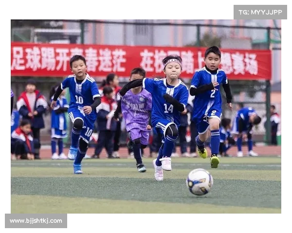 足球江湖：绿茵争雄，兄弟齐心